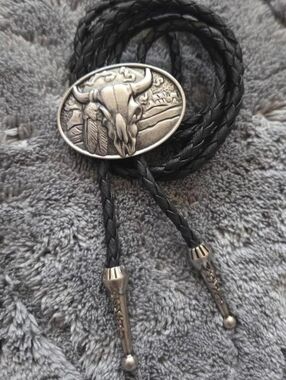 Western Silver Tone Bolo Tie With Skull And Feather Design Rodeo Festival Gift